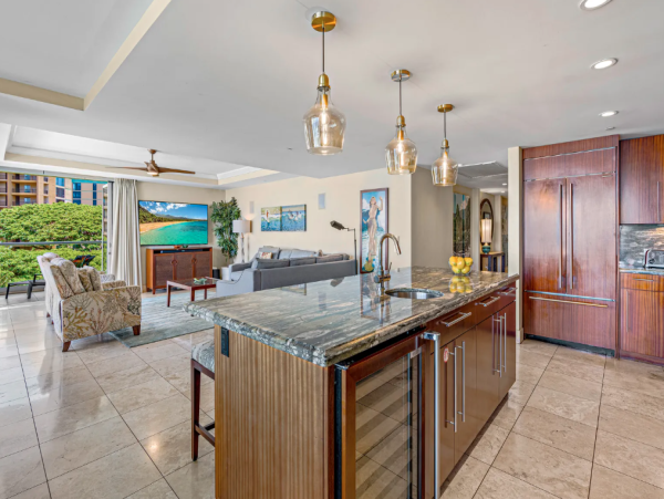 Gorgeous 6-Bedroom Retreat in Maui with Amazing Views